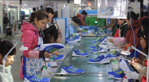 特步鞋类失速 25 中国运动服装工厂产能闲置